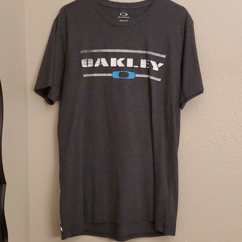 Oakley T-shirt
